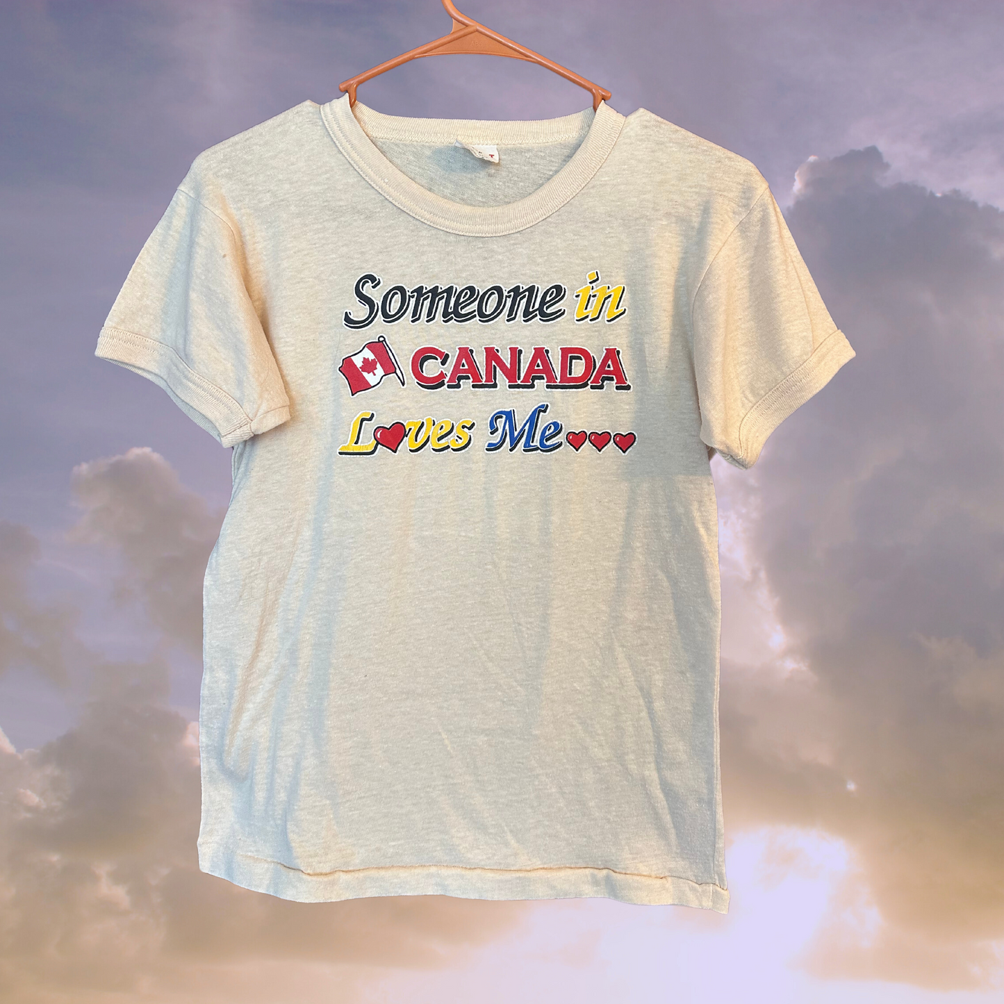 T-shirt quelqu'un au Canada